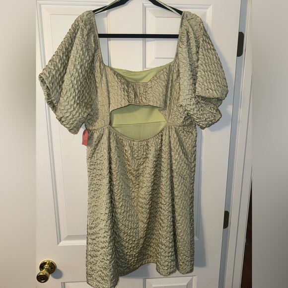 Sage green dress - Picture 2 of 3